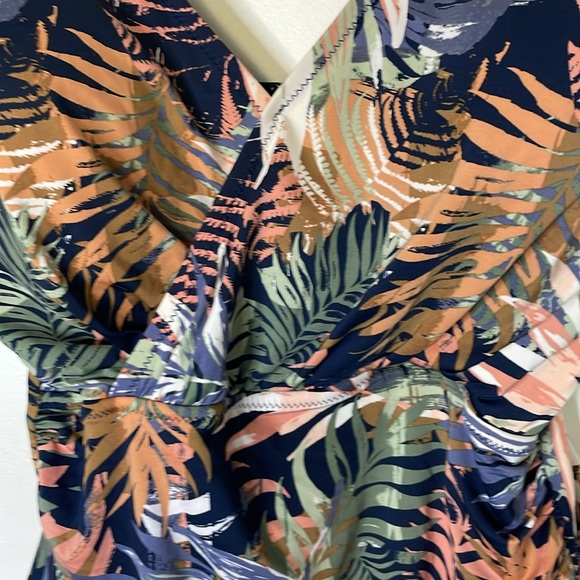 Garnet Hill Ruched V Neck One Piece Swimsuit Size 12 - Picture 3 of 12